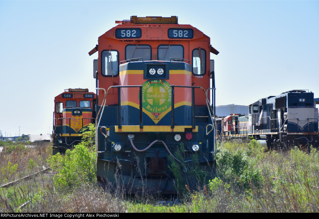 BNSF 582, 588